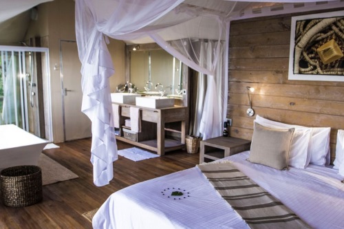 Nambwa Tented Lodge tent van binnen